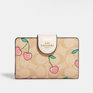 Medium Corner Zip Wallet In Signature Canvas With Heart Cherry Print